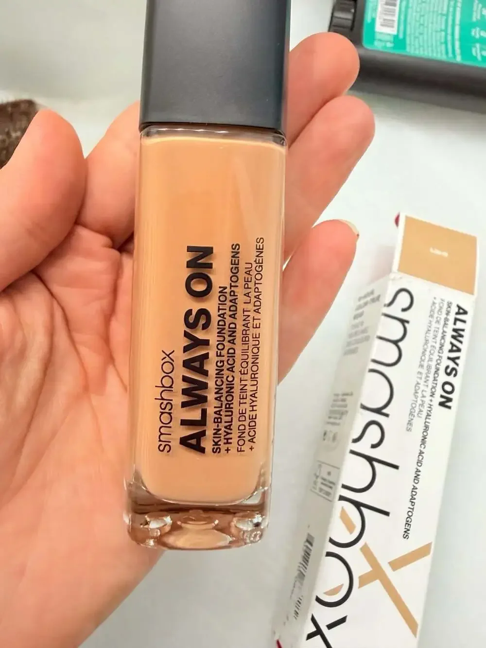 Smashbox Always On Skin-Balancing Foundation + Hyaluronic Acid and Adaptogens -